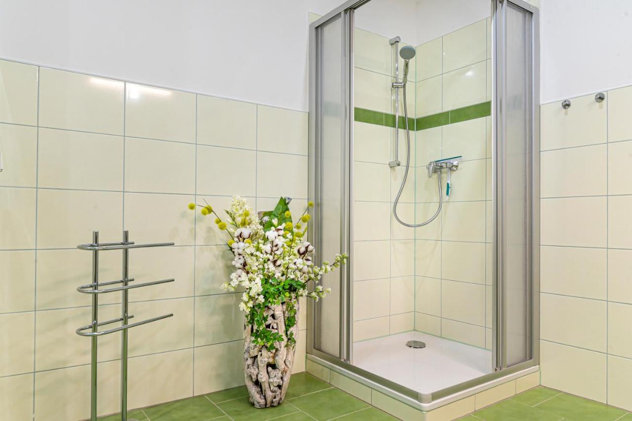 Komfortable Ferienwohnung In Halle Галль Экстерьер фото